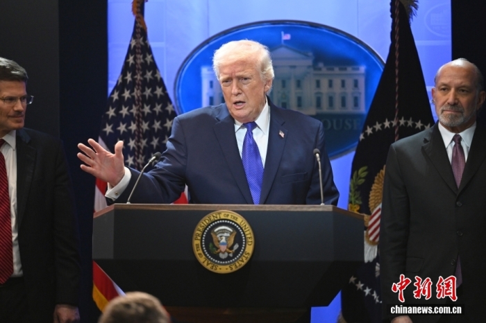 当地时间2月20日，华盛顿，美国总统特朗普在白宫就最高法院关税裁决举行记者会。中新社记者 陈孟统 摄